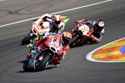 Michele Pirro, Ducati Team y Stefan Bradl, Aprilia Racing Team Gresini con Danilo Petrucci, Pramac R