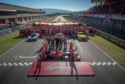 Ferrari Finali Mondiali, ritratto di famiglia con i piloti Scuderia F1 Sebastian Vettel and Kimi Raikkonen