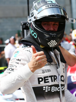 Обладатель поула Нико Росберг, Mercedes AMG F1