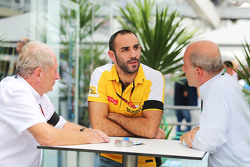 Cyril Abiteboul, Renault Sport F1, Geschäftsführer, mit Dr. Helmut Marko, Red Bull Motorsport