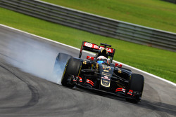 Romain Grosjean, Lotus F1 E23 bloquea los frenos
