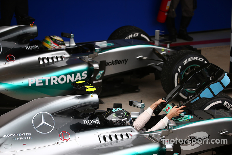İkinci Lewis Hamilton, Mercedes AMG F1 W06, ile kazanan Nico Rosberg, Mercedes AMG F1 W06