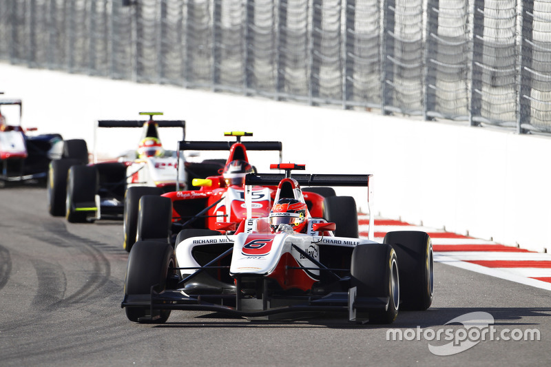 Sotchi - Esteban Ocon, ART Grand Prix devant Emil Bernstorff, Arden International