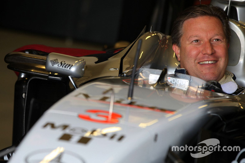 Zak Brown en un McLaren Clásico