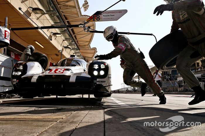 #18 Porsche Team Porsche 919 Hybrid: Romain Dumas, Neel Jani, Marc Lieb
