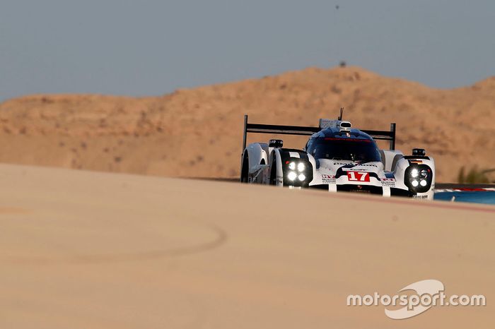 #17 Porsche Team Porsche 919 Hybrid: Timo Bernhard, Mark Webber, Brendon Hartley