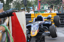 La monoposto incidentata di Callum Ilott, Carlin Dallara Volkswagen