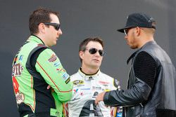 Kyle Busch, Joe Gibbs Racing Toyota, Jeff Gordon, Hendrick Motorsports Chevrolet and Lewis Hamilton, Mercedes AMG F1 Team