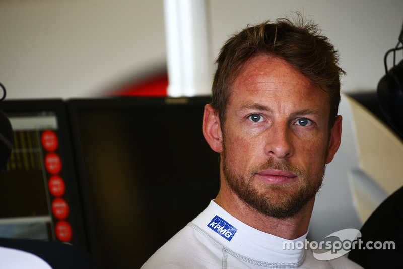 Com mais temporadas, Jenson Button venceu 11 disputas, contra cinco derrotas