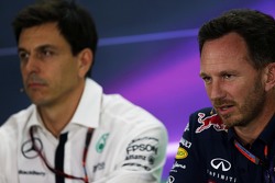 Christian Horner, Red Bull Racing, und Toto Wolff, Mercedes-Sportchef, in der FIA-Pressekonferenz