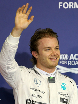 Ganador de la pole Nico Rosberg, Mercedes AMG F1 Team