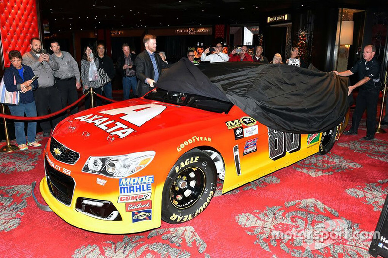 Dale Earnhardt Jr., Hendrick Motorsports Chevrolet with new Axalta paint scheme