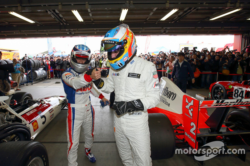 Fernando Alonso y Takuma Sato