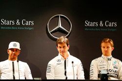 Lewis Hamilton, Nico Rosberg y Toto Wolff, Mercedes AMG F1 accionista y Director Ejecutivo