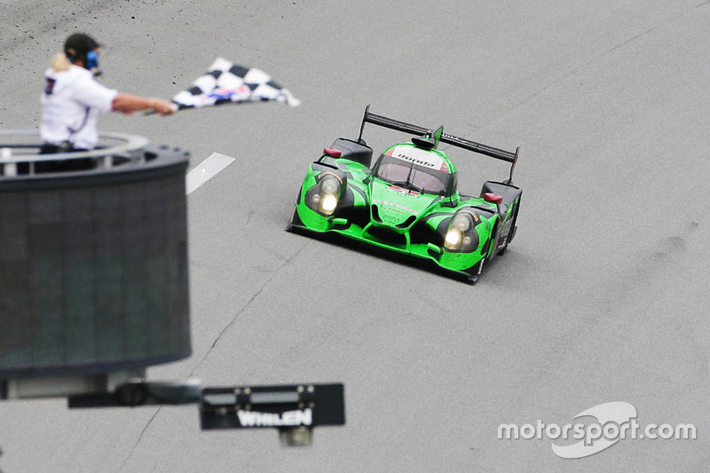 Scott Sharp, Ed Brown, Johannes van Overbeek e Pipo Derani vencem