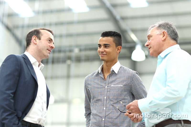 Власник Manor Racing Стівен Фітцпатрік, Паскаль Верляйн, Manor F1 Team і гоночний директор Manor F1 Team Дейв Раян