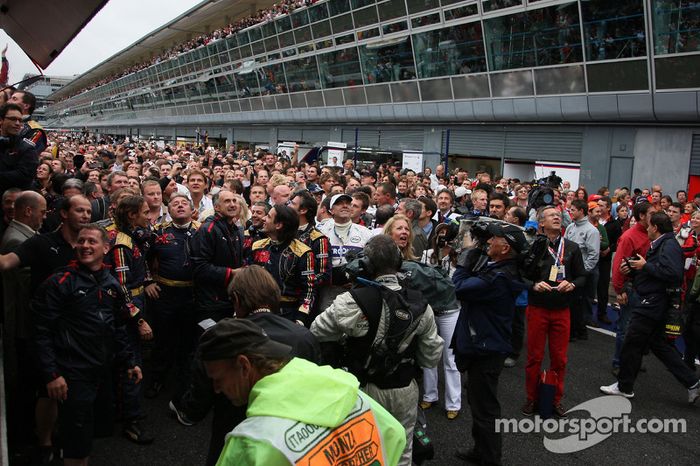 Scuderia Toro Rosso celebra la victoria de Vettel
