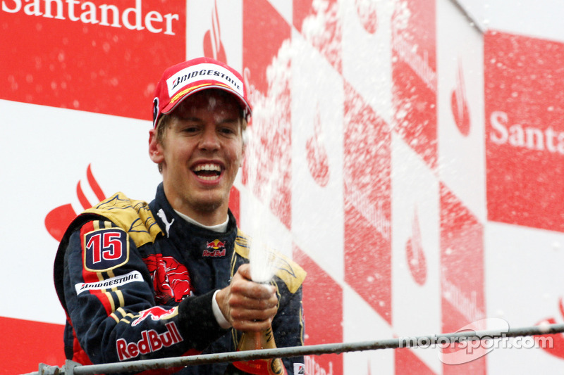 Vettel feiert den 1. Formel-1-Sieg