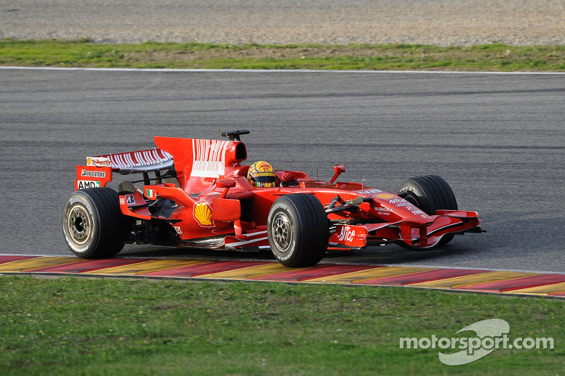 2008年罗西在穆杰罗赛道测试法拉利F2008赛车