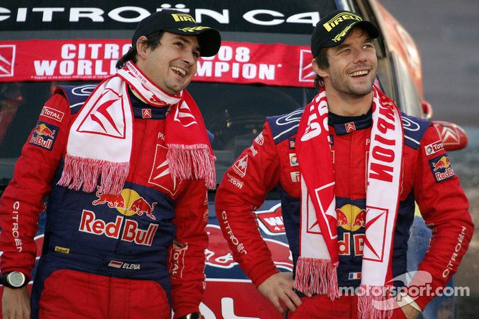 Podio: los ganadores del rally Sébastien Loeb y Daniel Elena lo celebran