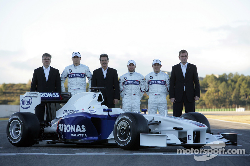 Walter Riedl, Robert Kubica, Dr. Mario Theissen, Nick Heidfeld, Christian Klien ve Markus Duismann ve yeni BMW Sauber F3.09