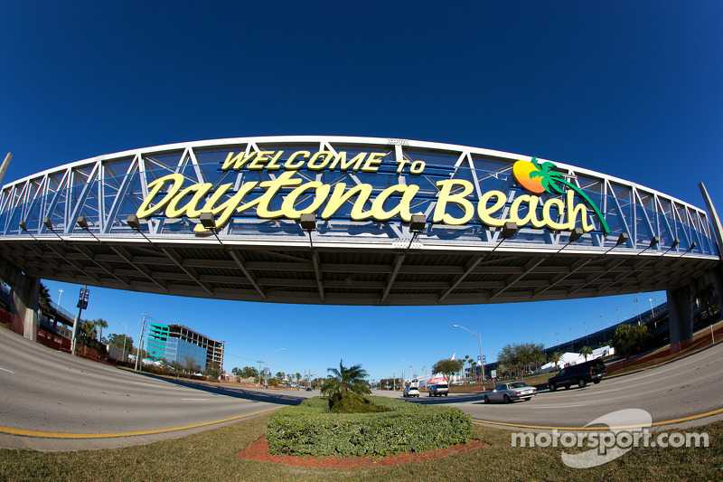 Welcome To Daytona Beach Sign On International Sdway Boulevard At Welcome To Daytona Beach Sign On International Sdway Boulevard