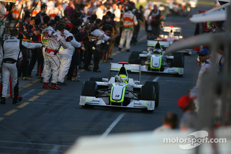Le vainqueur de la course, Jenson Button, Brawn GP
