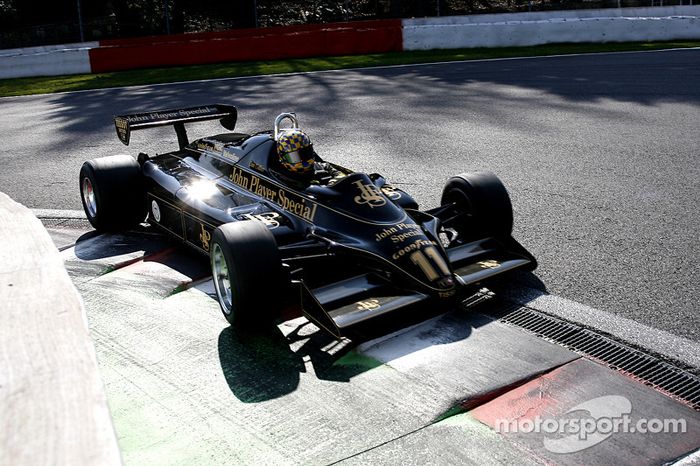 #11 Dan Collins (GB) Lotus 91-10, Classic Team Lotus (1982)