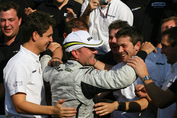 Race winner Rubens Barrichello, Brawn GP, celebrates with his team