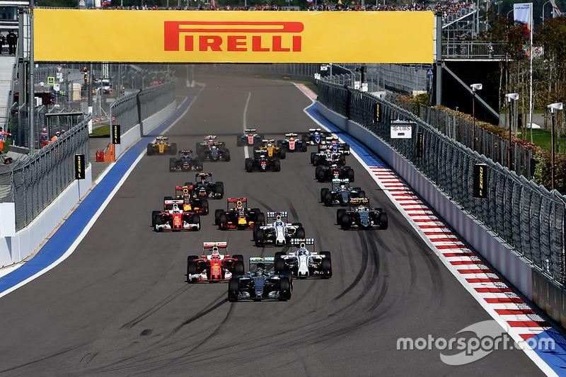 Nico Rosberg, Mercedes AMG F1 Team W07, Kimi Raikkonen, Ferrari SF16-H y Valtteri Bottas, Williams FW38