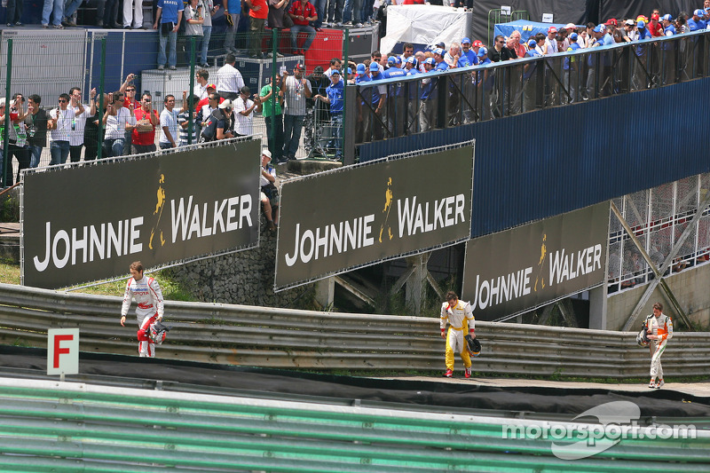 Jarno Trulli vs Adrian Sutil - GP de Brasil 2009