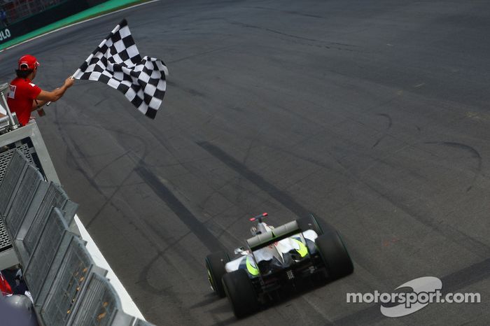 Felipe Massa, Scuderia Ferrari banderas de Jenson Button, Brawn GP