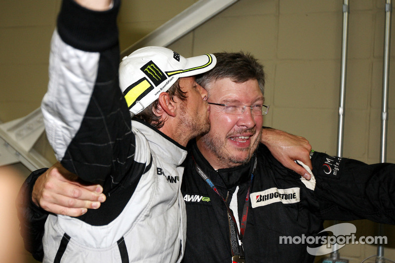 Jenson Button mit Teamchef Ross Brawn