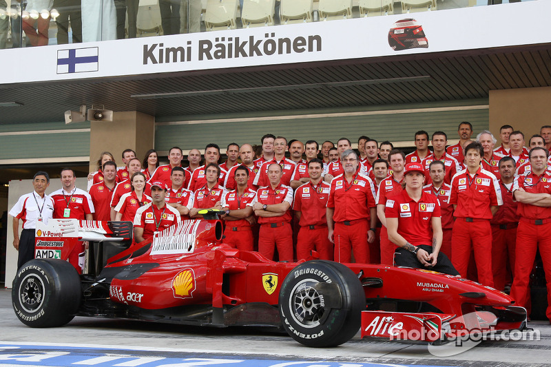 Scuderia Ferrari team photo, Marc Gene, piloto de pruebas Scuderia Ferrari, Kimi Raikkonen, Scuderia