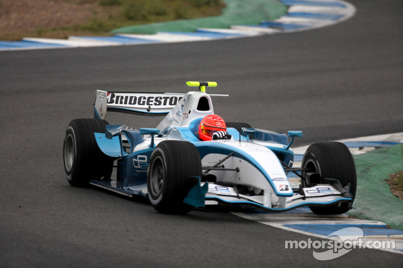 Michael Schumacher prueba un auto de la GP2