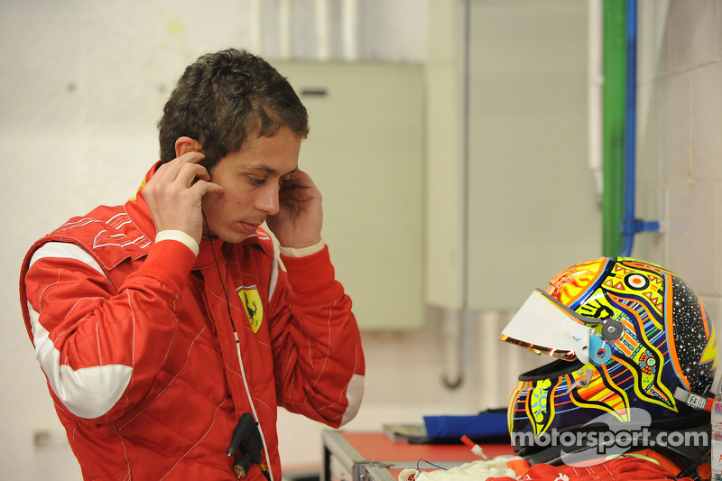 Valentino Rossi prueba el Ferrari F2008 en Barcelona