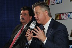 Los líderes de NASCAR, Brian France y Mike Helton responden preguntas de la prensa