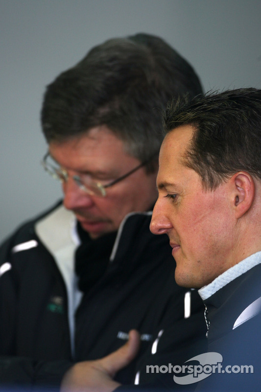 Michael Schumacher, Mercedes GP y Ross Brawn, director de equipo, Mercedes GP