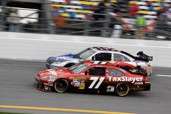 Bobby Labonte, TRG Motorsports Chevrolet y Scott Speed, Red Bull Racing Team Toyota