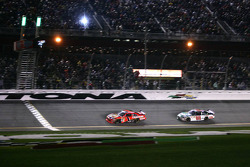 Jamie McMurray, Earnhardt Ganassi Racing Chevrolet lead Dale Earnhardt Jr., Hendrick Motorsports Chevrolet to the checkered flag