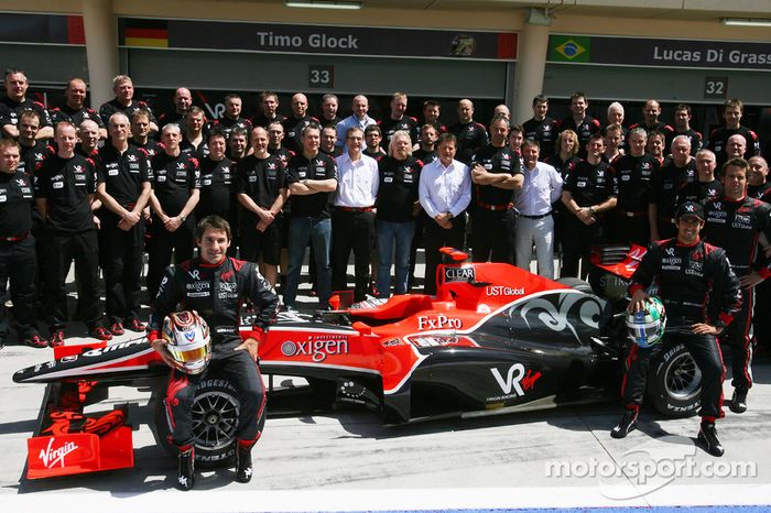 Timo Glock y Lucas di Grassi alinearon por el equipo Virgin Racing (luego Marussia, Manor) en 2010, una de las tres escuderías que debutaron iniciando esta década junto con Hispania Racing Team y Lotus (luego Caterham). Ninguna de las tres vio el final de la década.